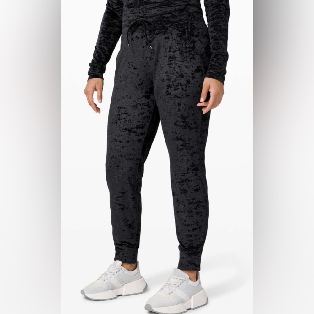 Lululemon ready to crush black joggers. Like new. $128 retail. High rise